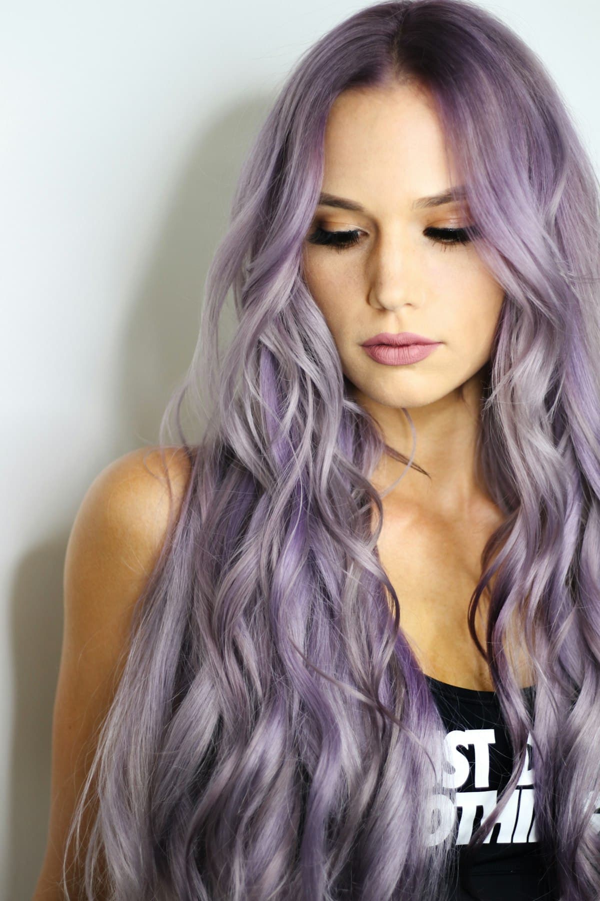 Longs cheveux colorés violet